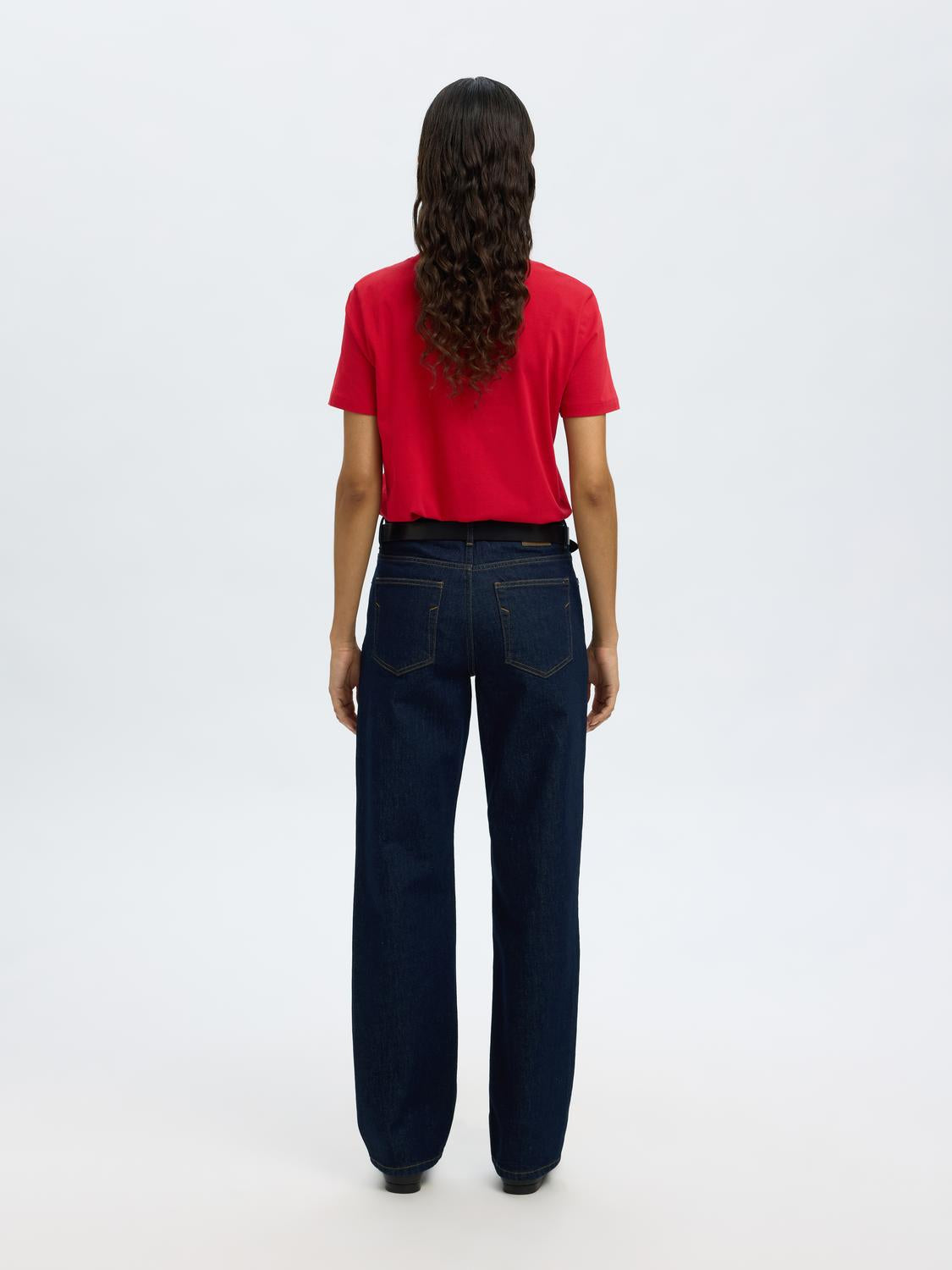 model_shot-back
